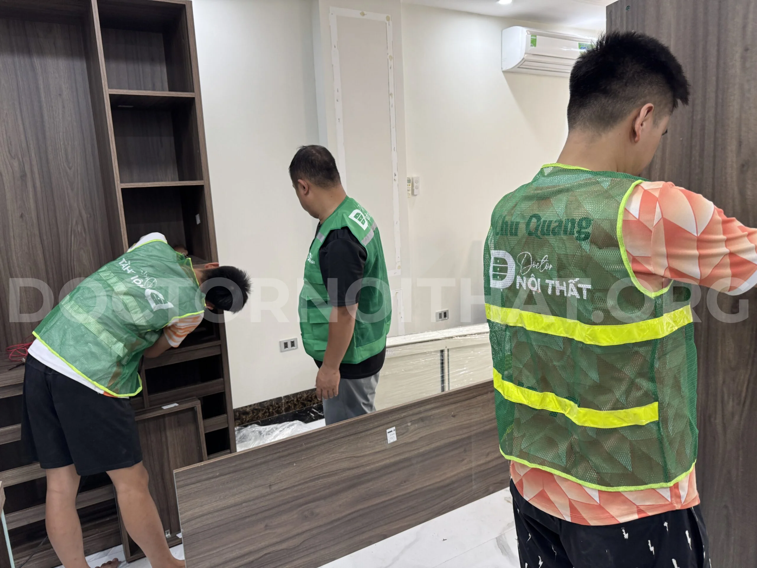Thợ thi công căn hộ tại Đà Nẵng của Doctor Nội Thất