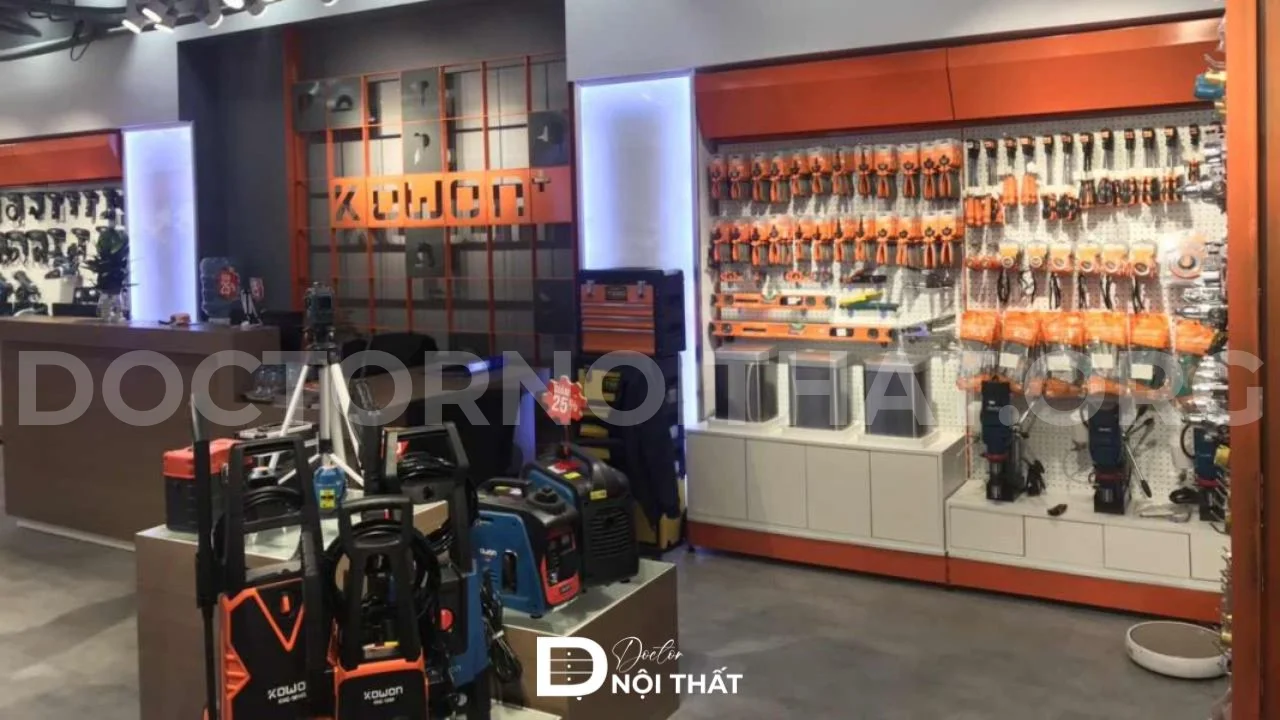 Showroom trưng bày máy móc thường tập trung làm nổi bật sản phẩm