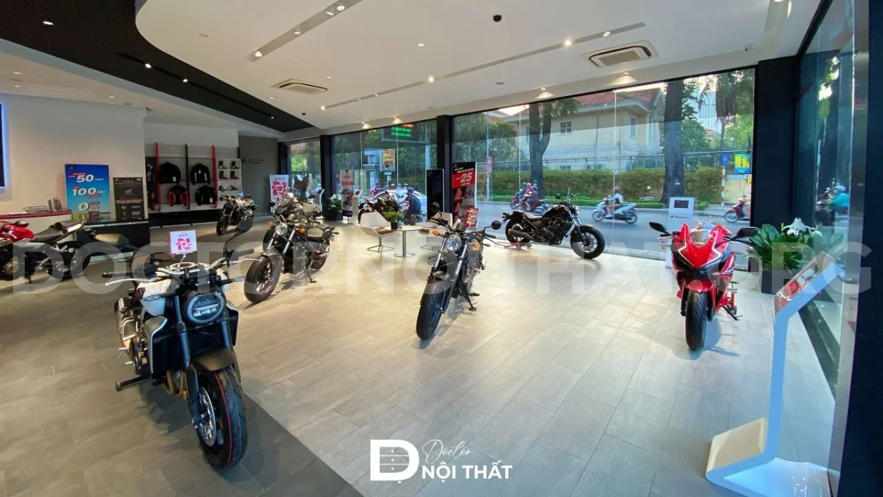 Showroom trưng bày xe máy được thiết kế khá ấn tượng, độc đáo